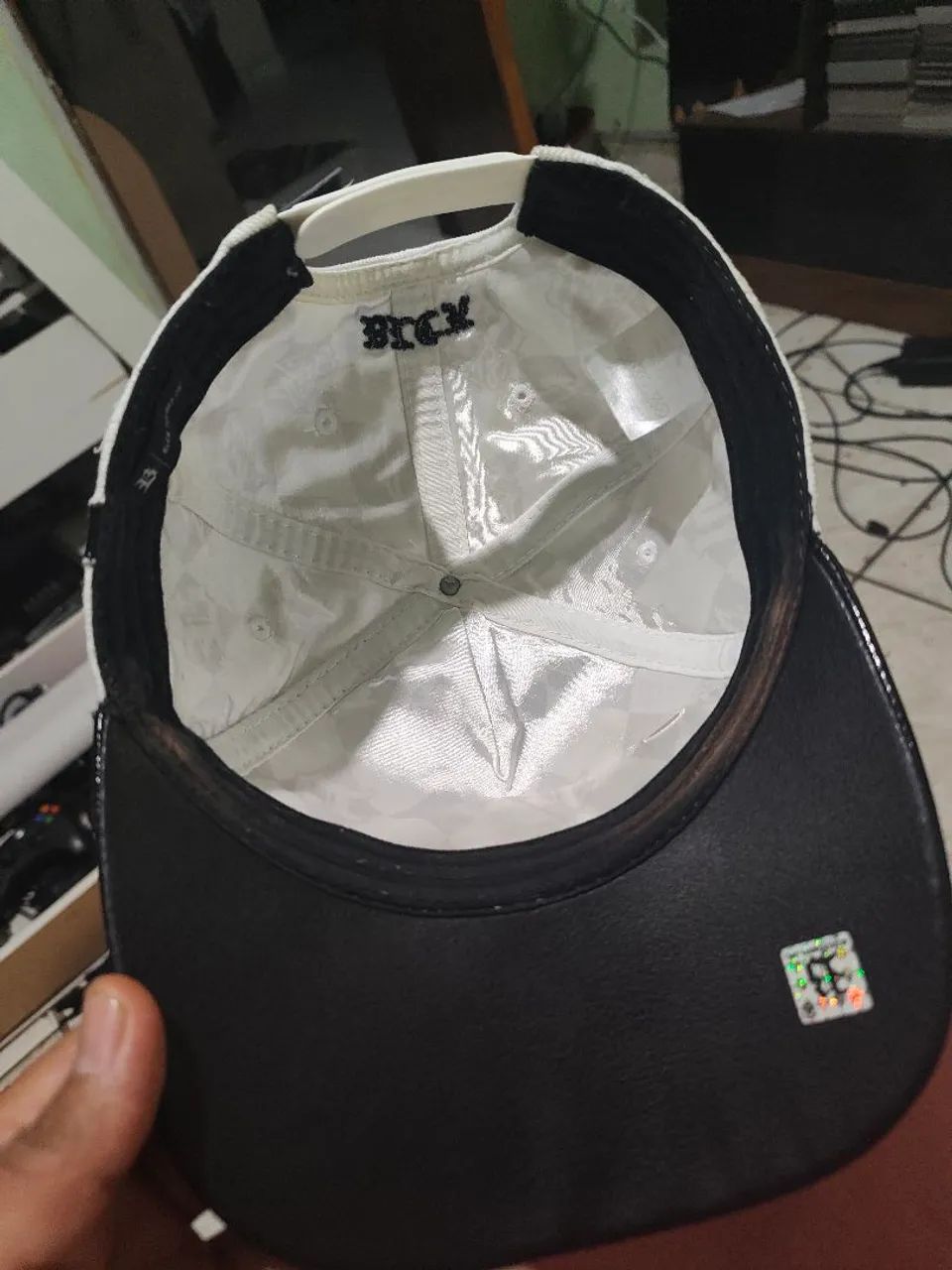 Boné Black branco aba silicone pouco usado  - Foto 2