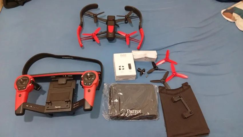 Drone Parrot Bebop Full HD + Skycontroller e Acessórios