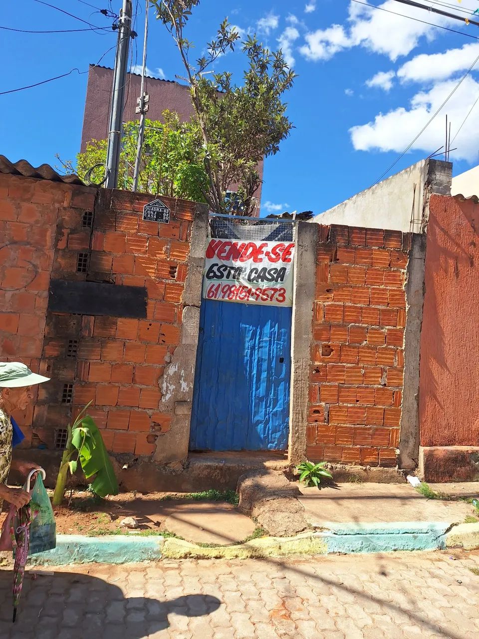 Vendo um lote com alguns cômodos construídos