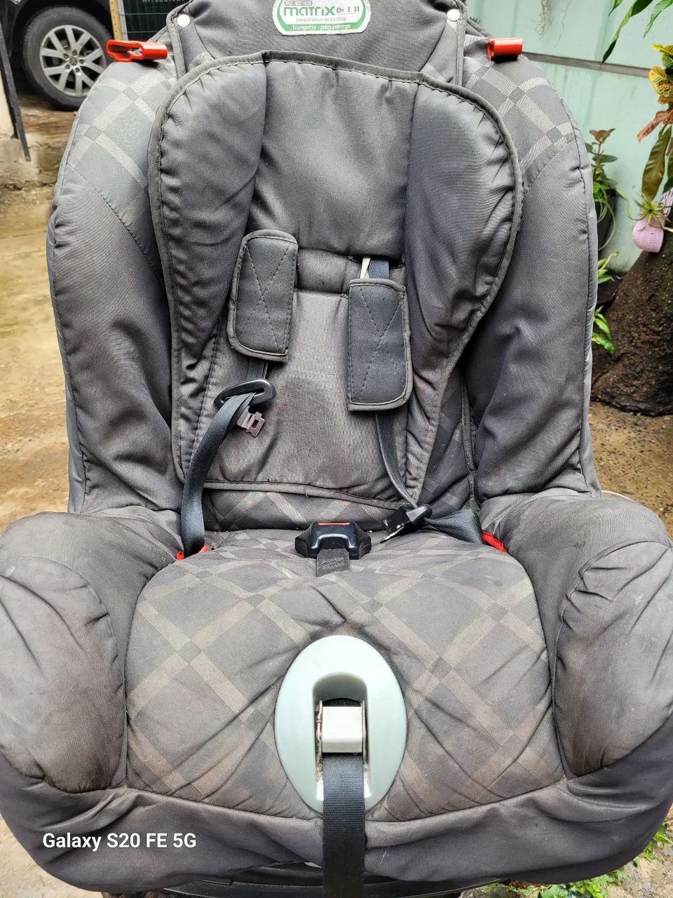 Cadeirinha infantil para carro. 
