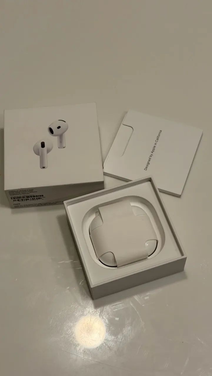 AirPods 4 com cancelamento de ruído - Seminovo impecável 
