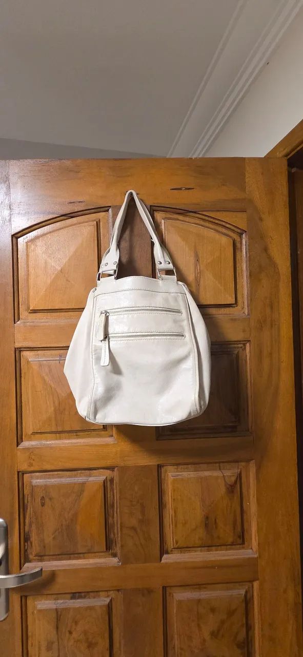 bolsa corello off white espaçosa, couro argentino