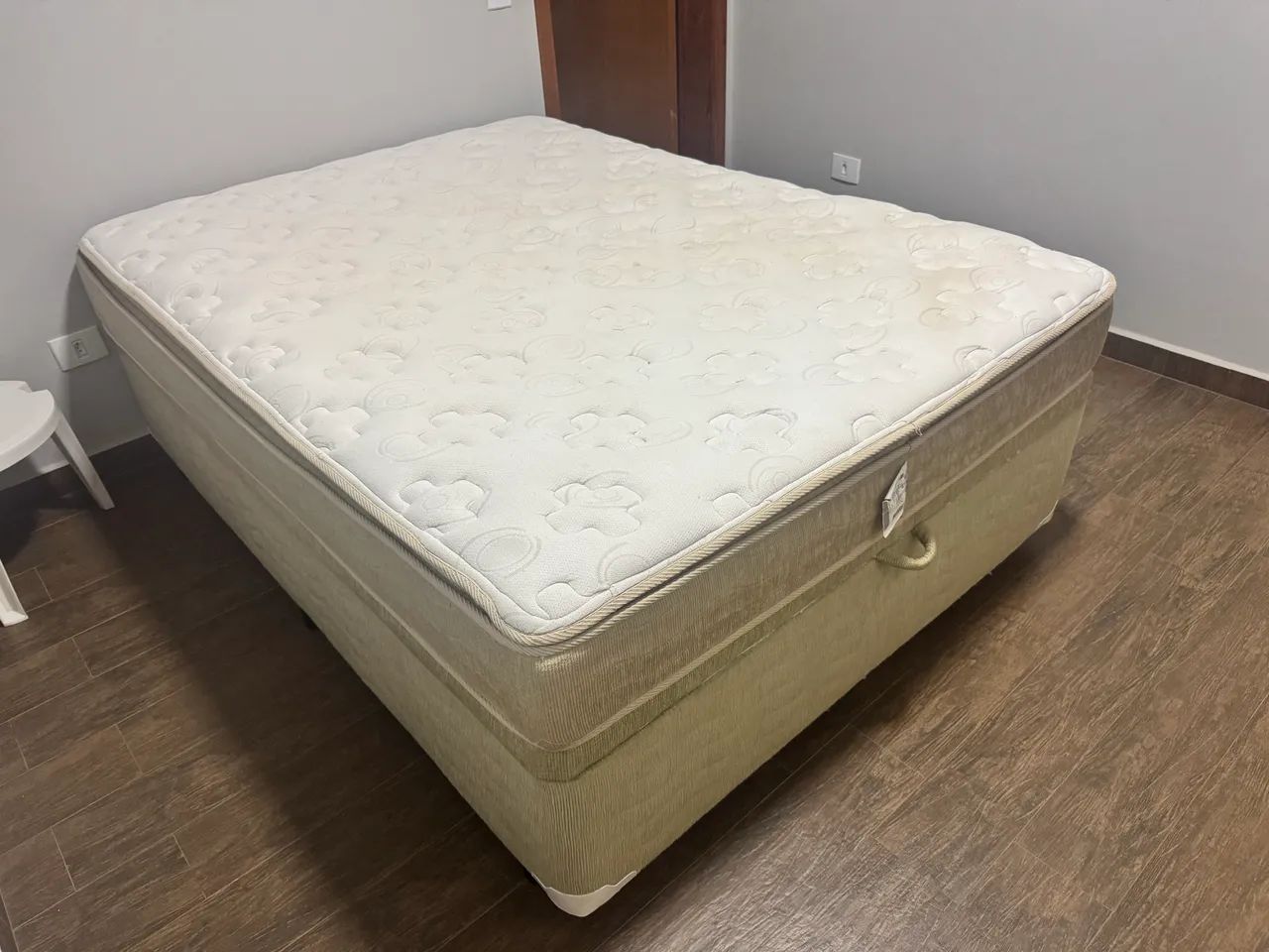 Cama box baú de casal