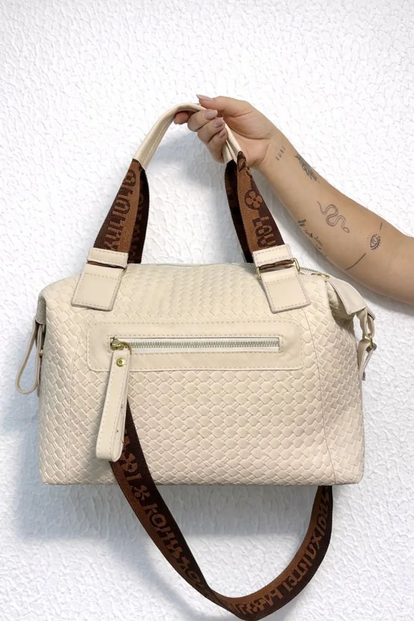 Mala de Dior Mão Com Textura Matelassê e Alças de Ombro Estampadas