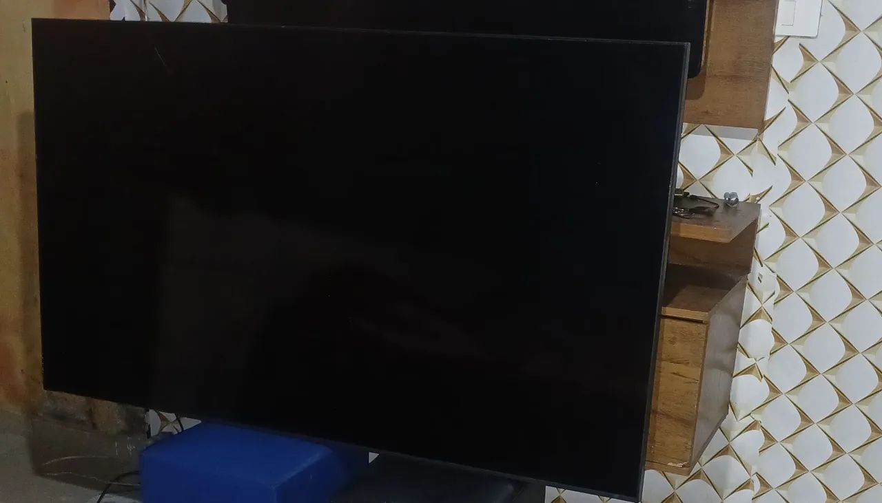 Vendo tv com tela quebrada,60 polegadas, smartv  - Foto 3