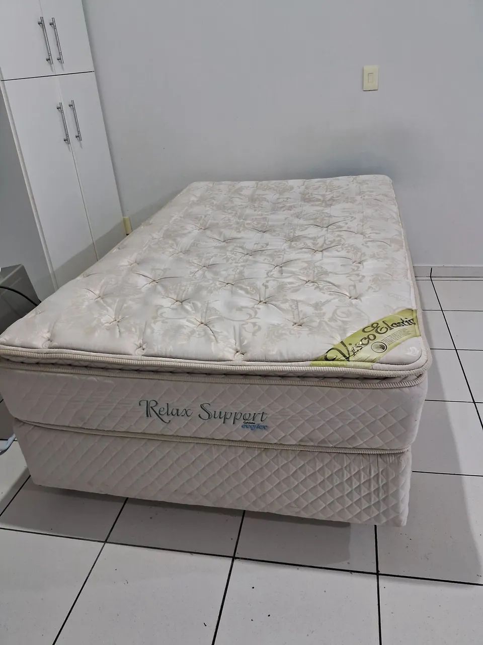 Vendo cama box viúva 