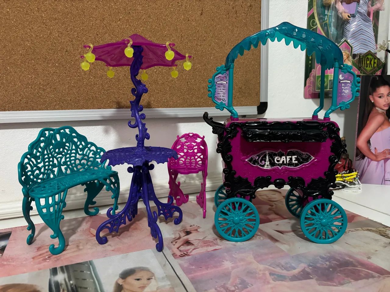cafeteria scaris monster high 