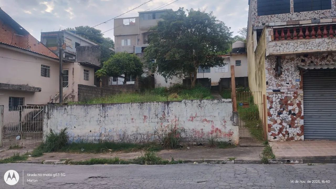 Terreno 10x25 com uma casinha 