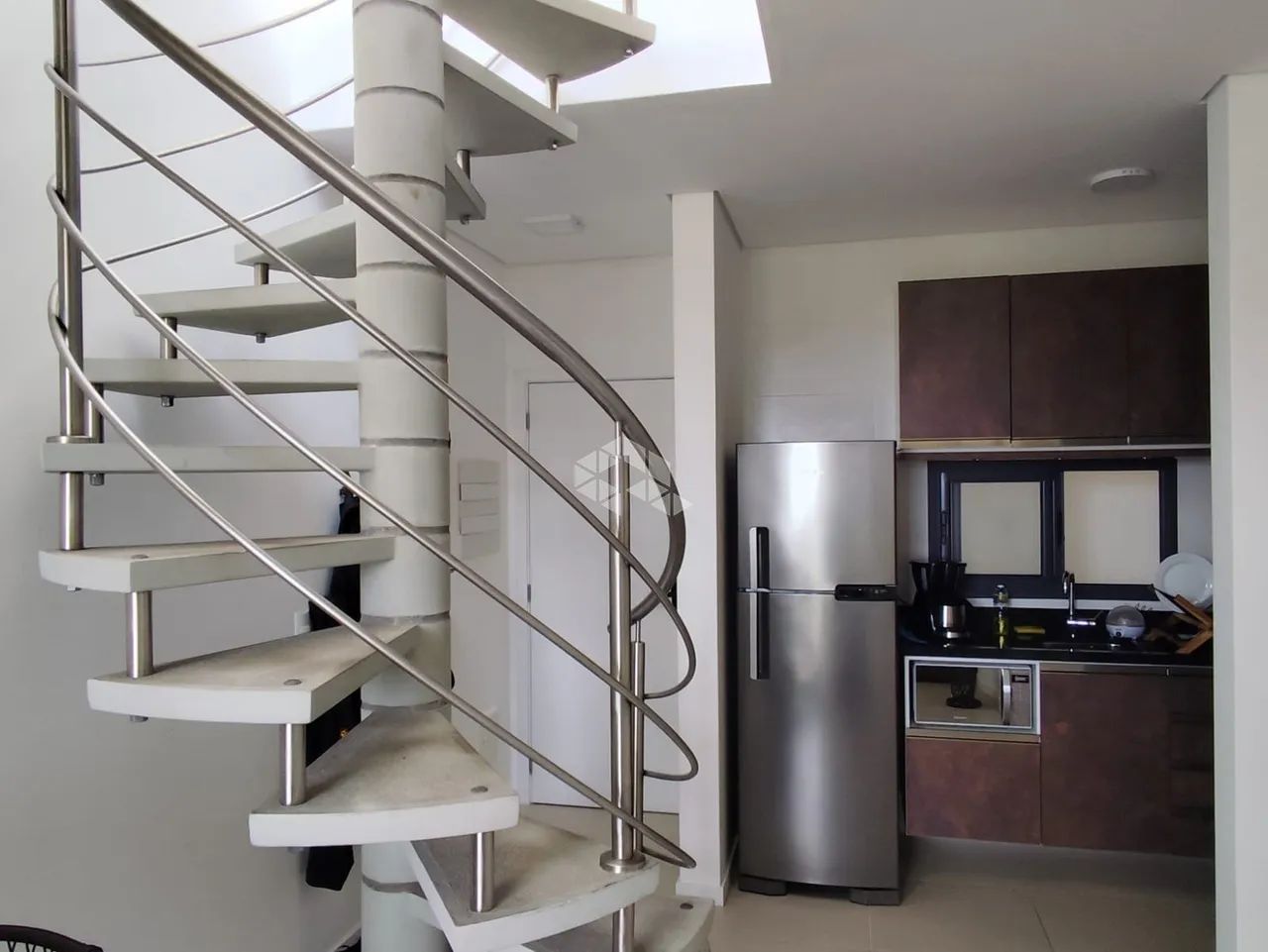 Apartamento duplex com 2 dormitórios, 1 suíte a 300 metros da praia do Campeche - Foto 3