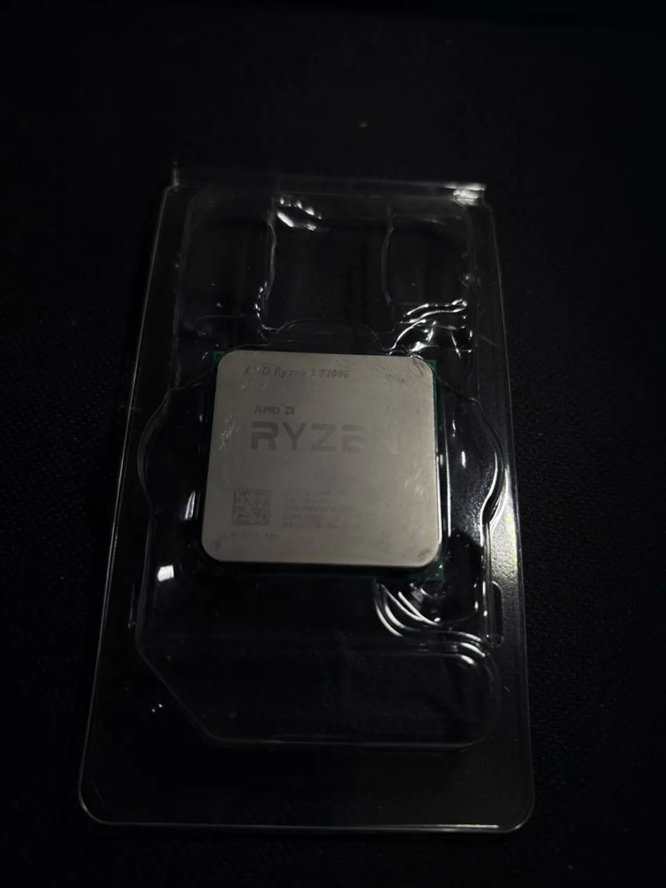 Ryzen 3 2200g 4/4 - sem cooler