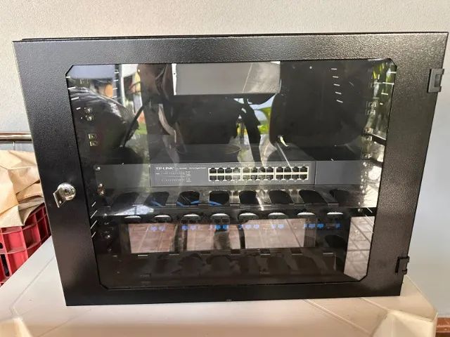 Rack de Telecom Parede + Switch TP-Link Gigabit 24 Portas TL-SG1024D