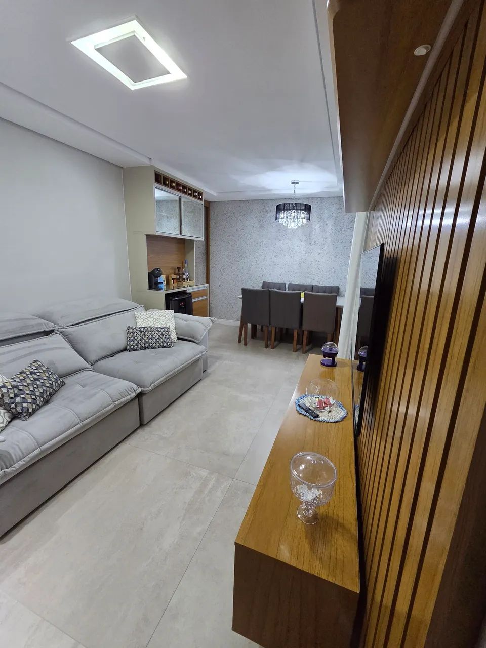 APARTAMENTO 3 DORMITÓRIOS SENDO 1 SUÍTE COM 2 VAGAS DE GARAGEM COBERTAS. - Foto 2