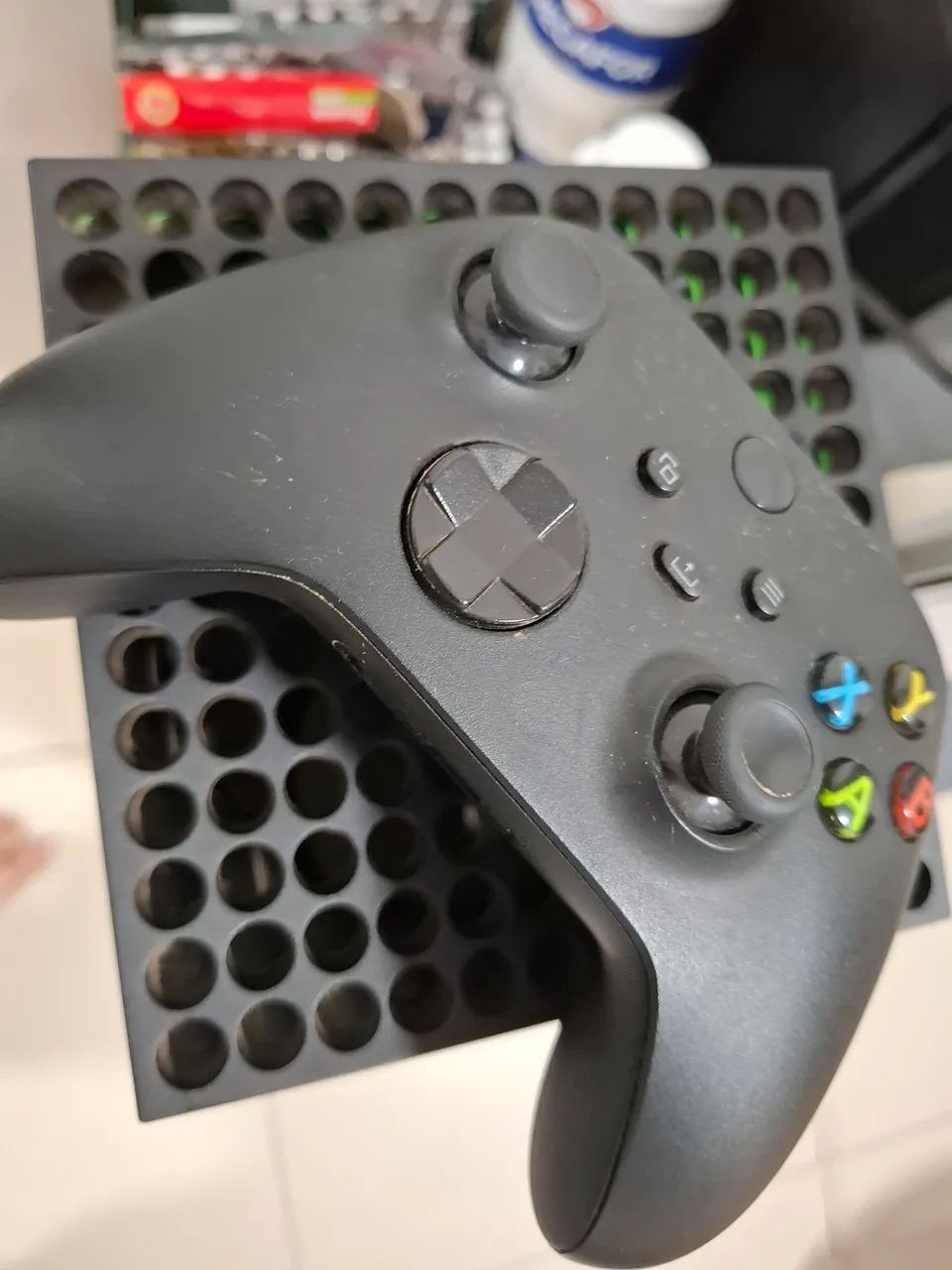 Xbox Series X com um controle e três jogos - Jogos de Vídeo Game