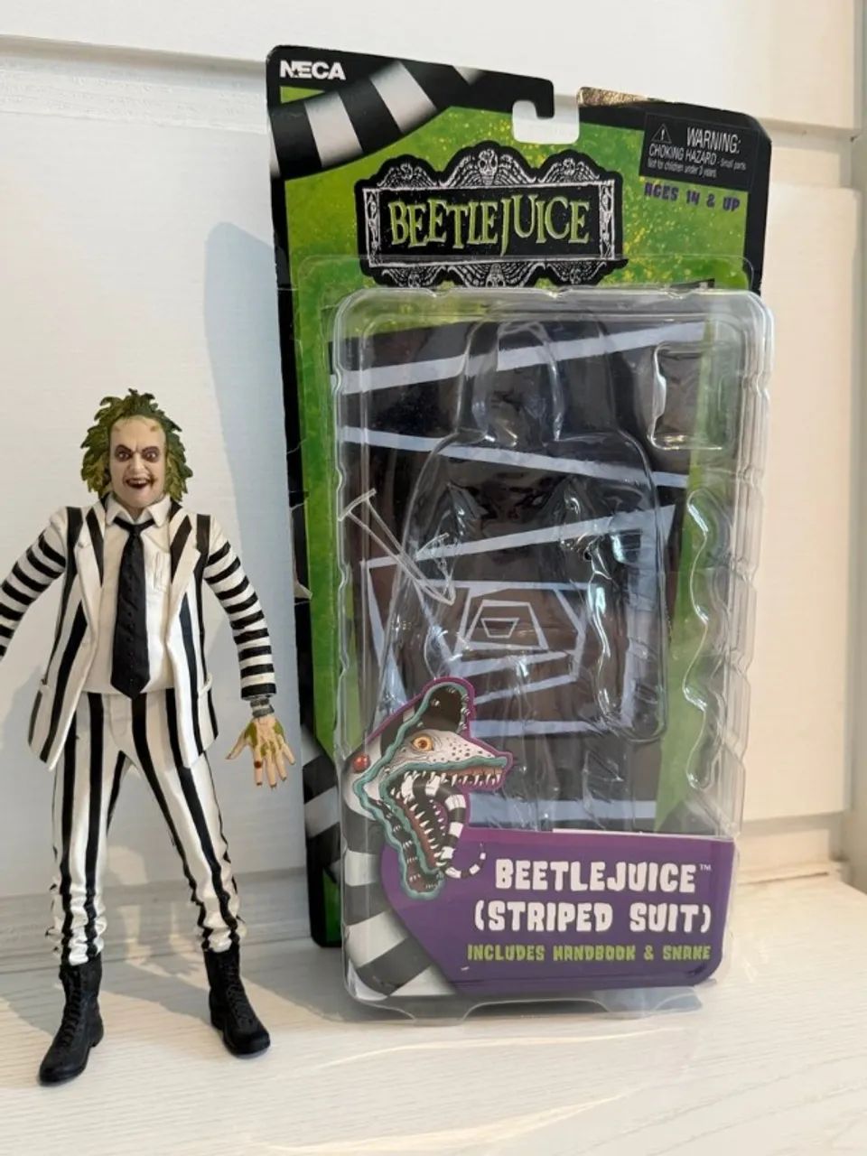 boneco beetlejuice neca striped suit
