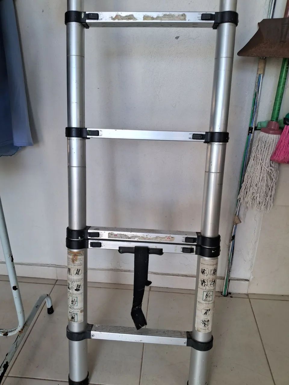 Escada telescópica de alumínio, 2,60m.  - Foto 5