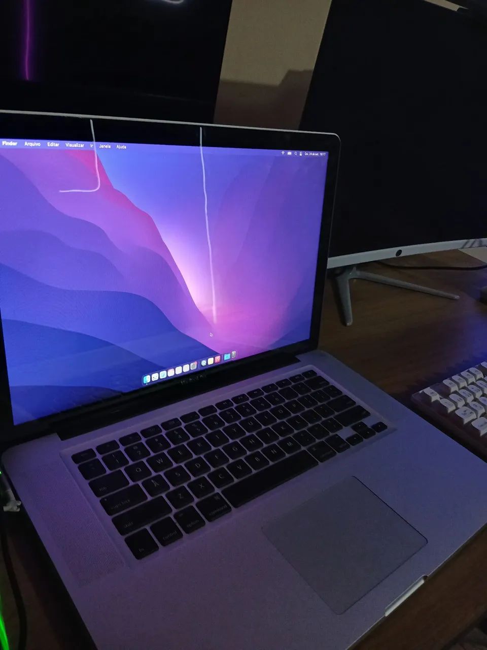 Perfeito macbook + carregador e case sem marcas de uso - Foto 2