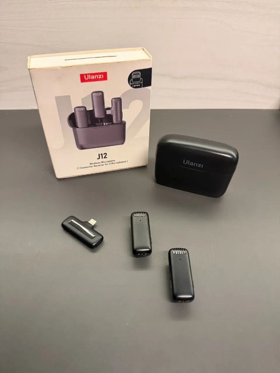Kit Microfone Sem Fio Ulanzi J12 p/ iPhone (2 Mics + Case de Carregamento) - Foto 3