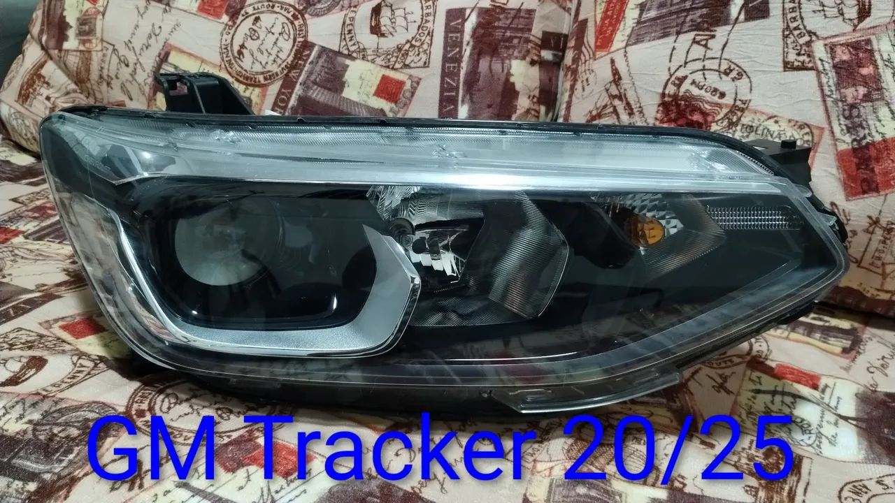 Par de farol GM Tracker 20/25 direito/ esquerdo  - Foto 2