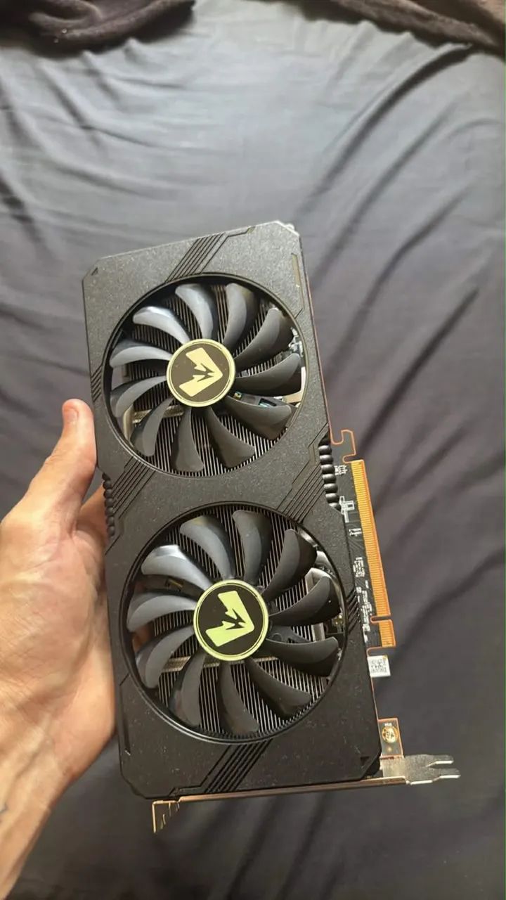 Placa : RX 5700XT com 8 Gigas 