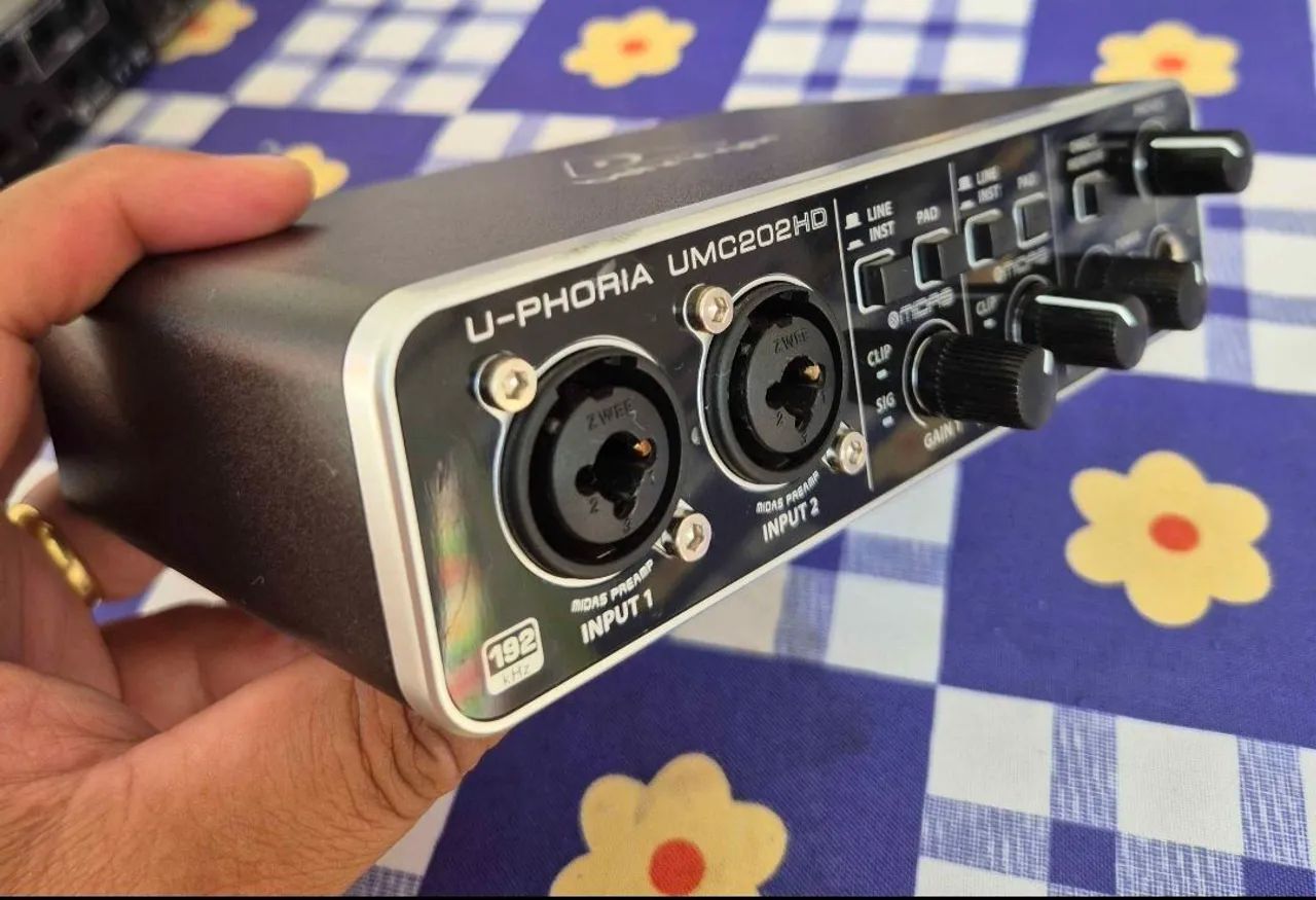 Behringer UMC202HD