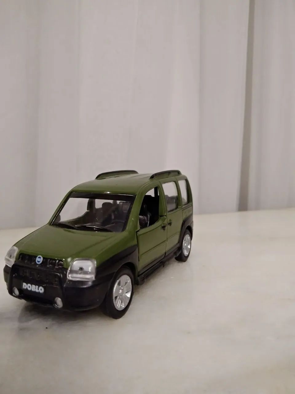Miniatura Fiat Doblo Adventure-metal 
