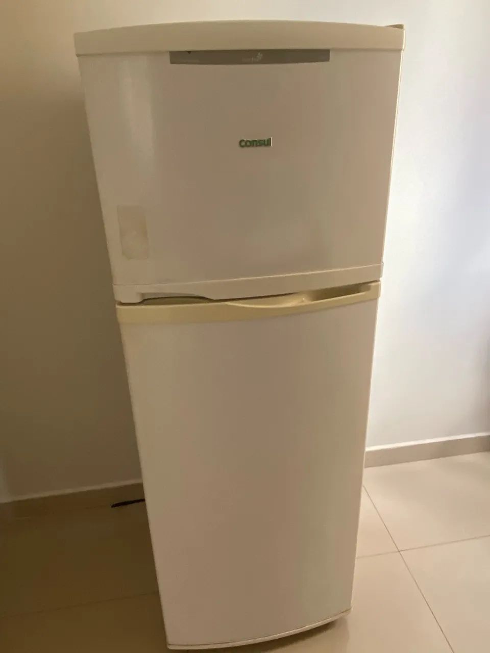Vendo geladeira Cônsul 500,00