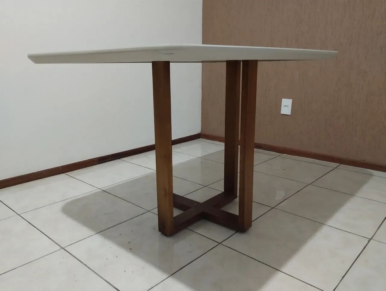 Mesa de jantar retangular com tampo de vidro. - Foto 2