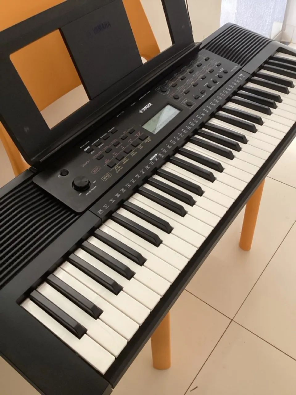 Teclado YAMAHA E273 (muito novo)