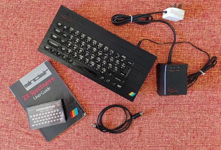 パソコン O microcomputador Sinclair ZX Spectrum de 1982 – MCC - Museu