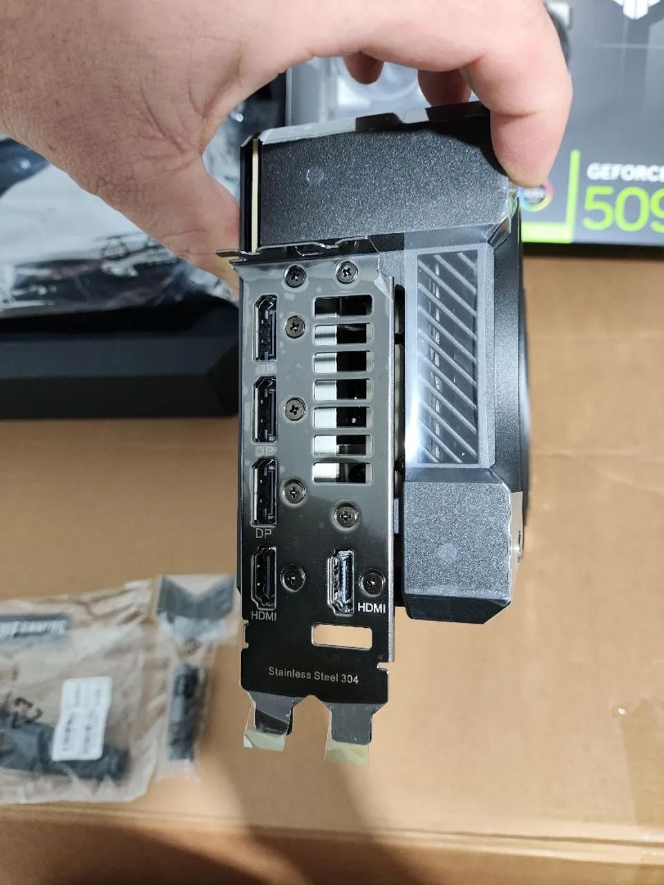 RTX 5090 ASUS TUF NOVA NO PLASTICO - Foto 3