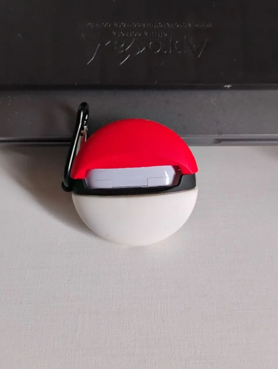 Case Pokebola para fones - Foto 2