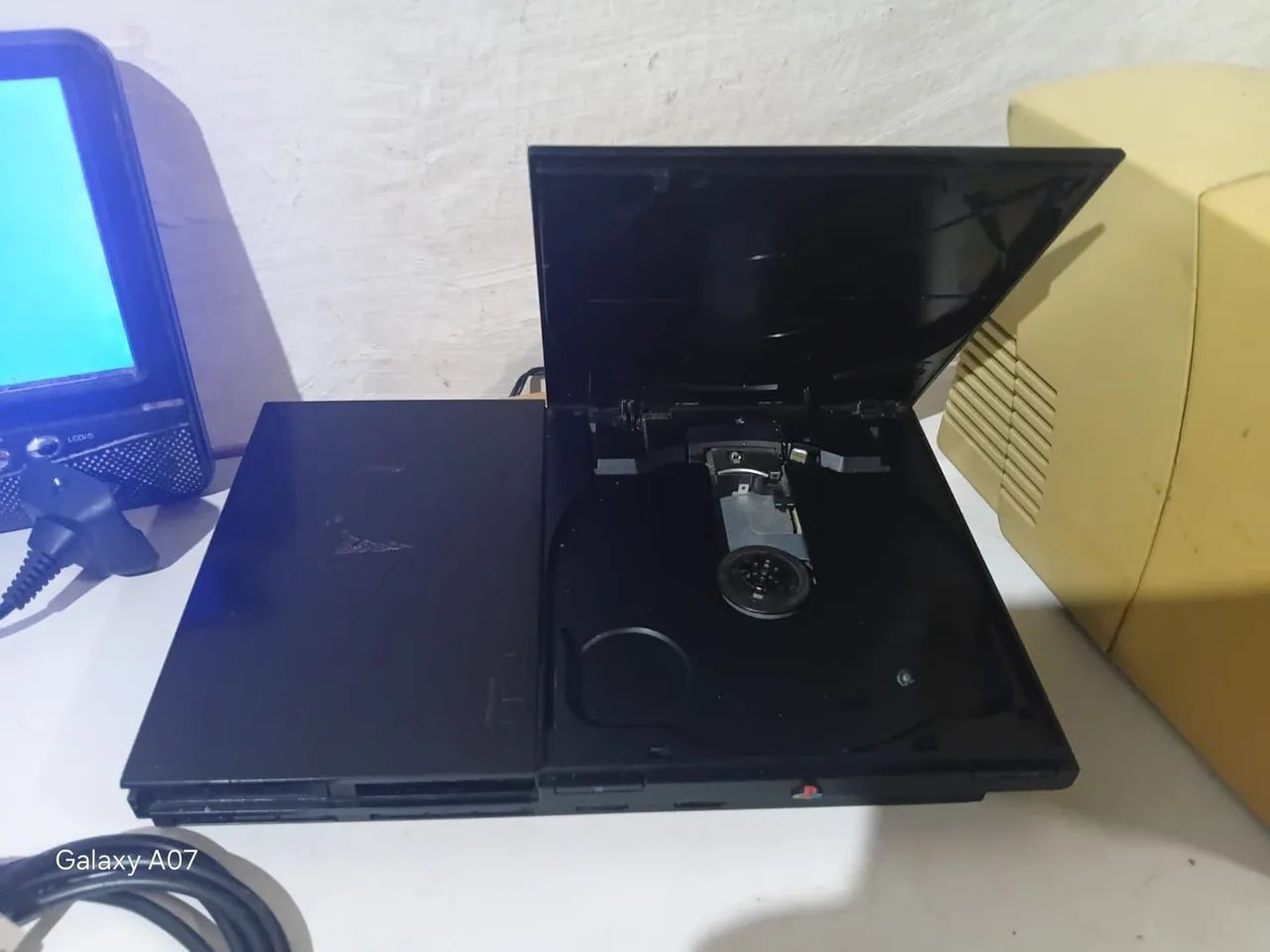 Vende Lotes te ps2 ir mini TV 5 polegadas ir estabelizador tudo funcionando - Foto 2