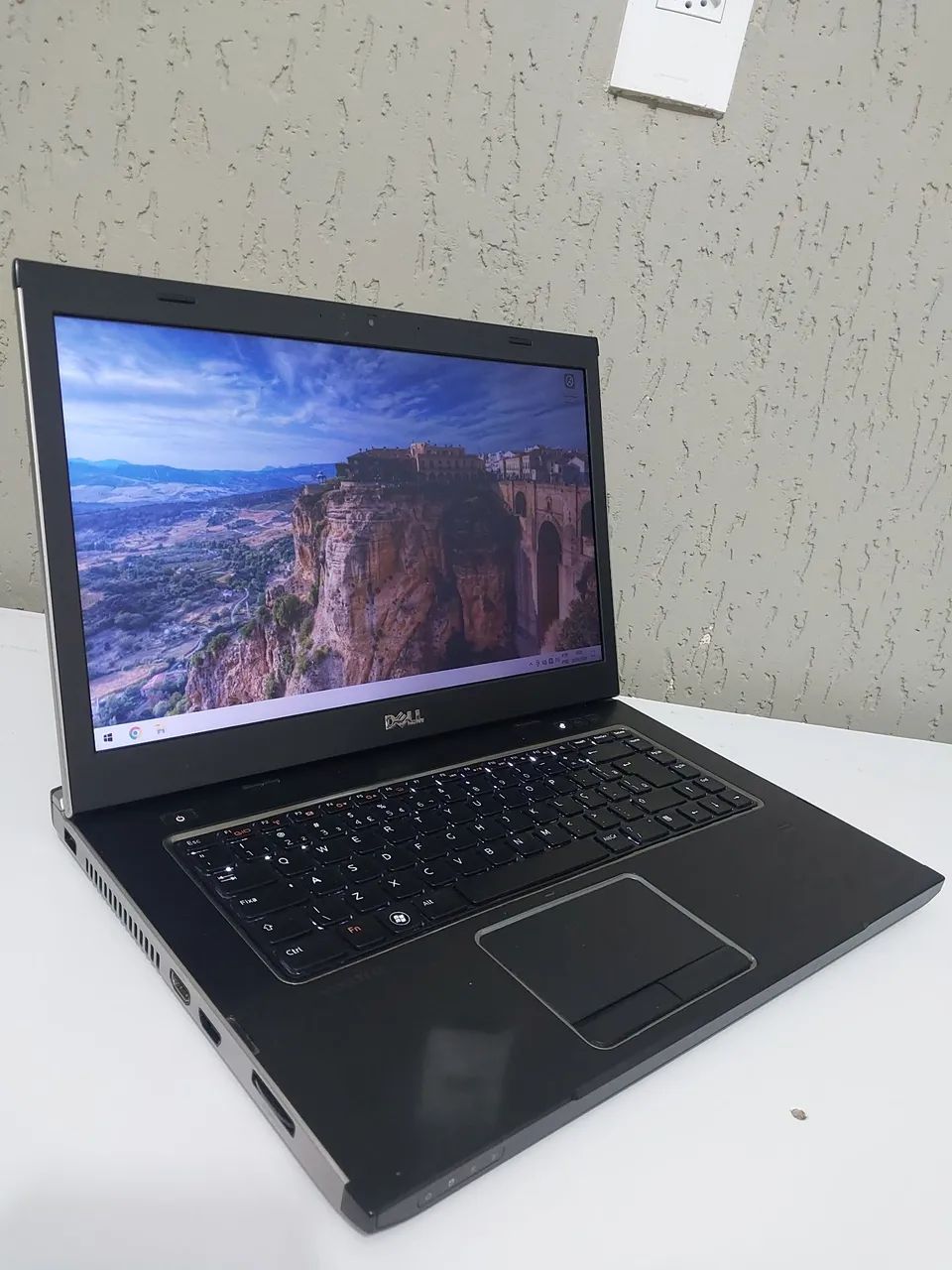 EXCELENTE ESTADO! Notebook DELL Vostro | Core i3 | 8GB RAM | SEM BATERIA 