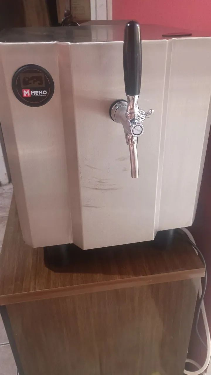 Vendo Chopeira Elétrica Small Memo, vazão 50 litros/hora, excelente performance. 