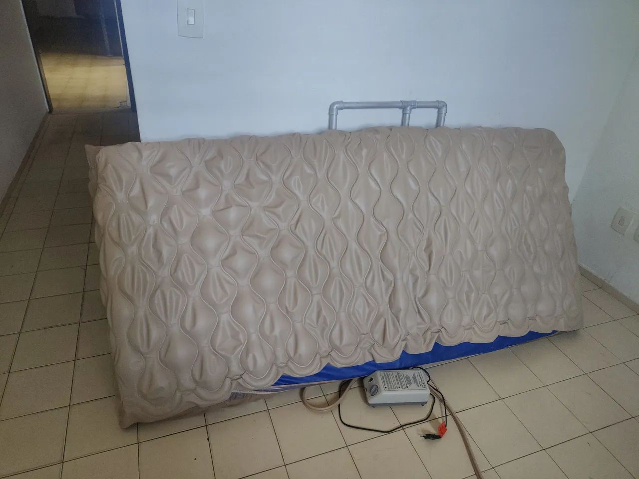 Cama hospitalar + colchão + colchão pneumático e motor - Foto 5