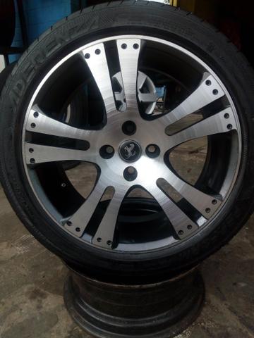 Vendo roda aro 17 com os 4 pneus 205/45. aceitamos cartão