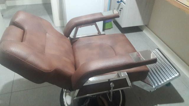 Cadeira e lavatório barbearia