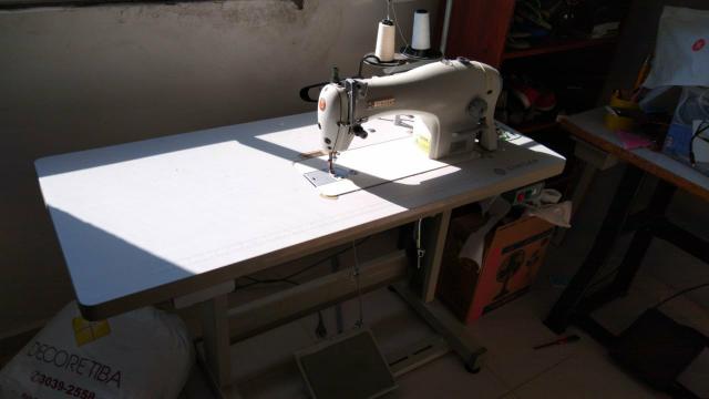 Máquina de costura e overloque - Foto 4