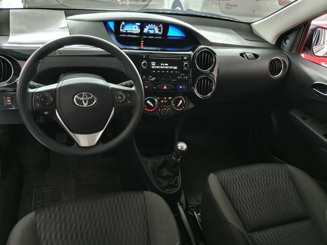 Toyota etios sedam 1.5 top 2020 aceito troca - Foto 10