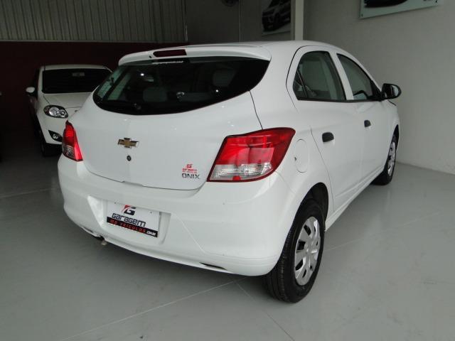Chevrolet Onix LS 1.0 8V FlexPower 4P - Foto 4