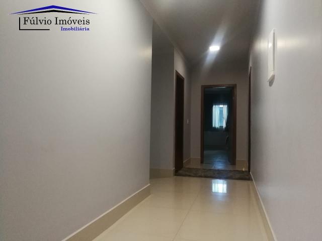 Maravilhosa casa moderna, completa em armários, ar condicionado, 05 quartos, 04 com suítes - Foto 13