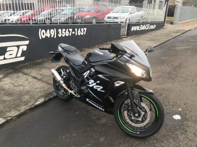 Kawasaki / Ninja 300 Abs 2018 apenas 5.700km - Foto 2