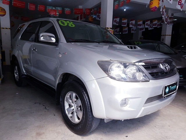 HILUX SW4 AUTOMÁTICA  DIESEL  5 LUGARES