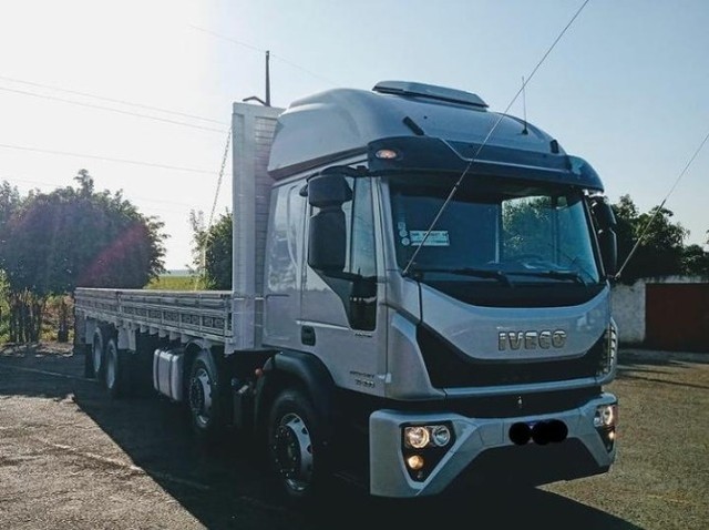 CAMINHÃO IVECO TECTOR 31-300 2020.