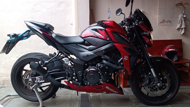 SUZUKI GSX750 S
