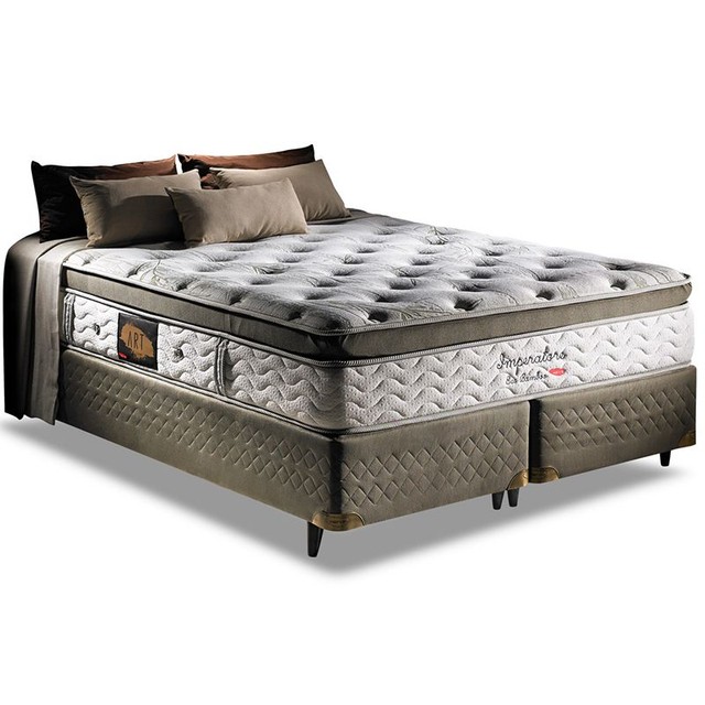 Quarto cama colchão Queen malas Ensacadas 