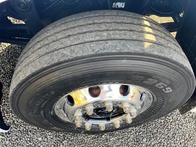 Volkswagen Constellation 25.420, 2016, v-tronic, 8x2 no chassis em bom estado - Foto 7