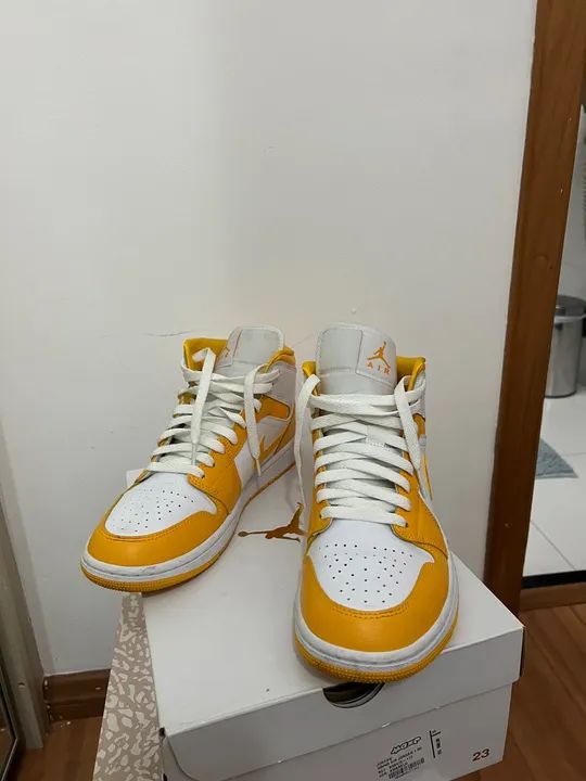 Air jordan 1 mid yellow