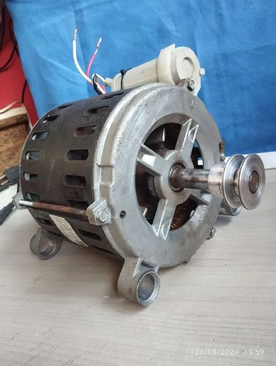 Vendo motor de. 1/2 CV. Lee anúncio