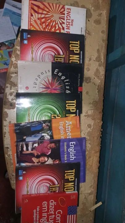 Livros didáticos de inglês - Top Notch e outros